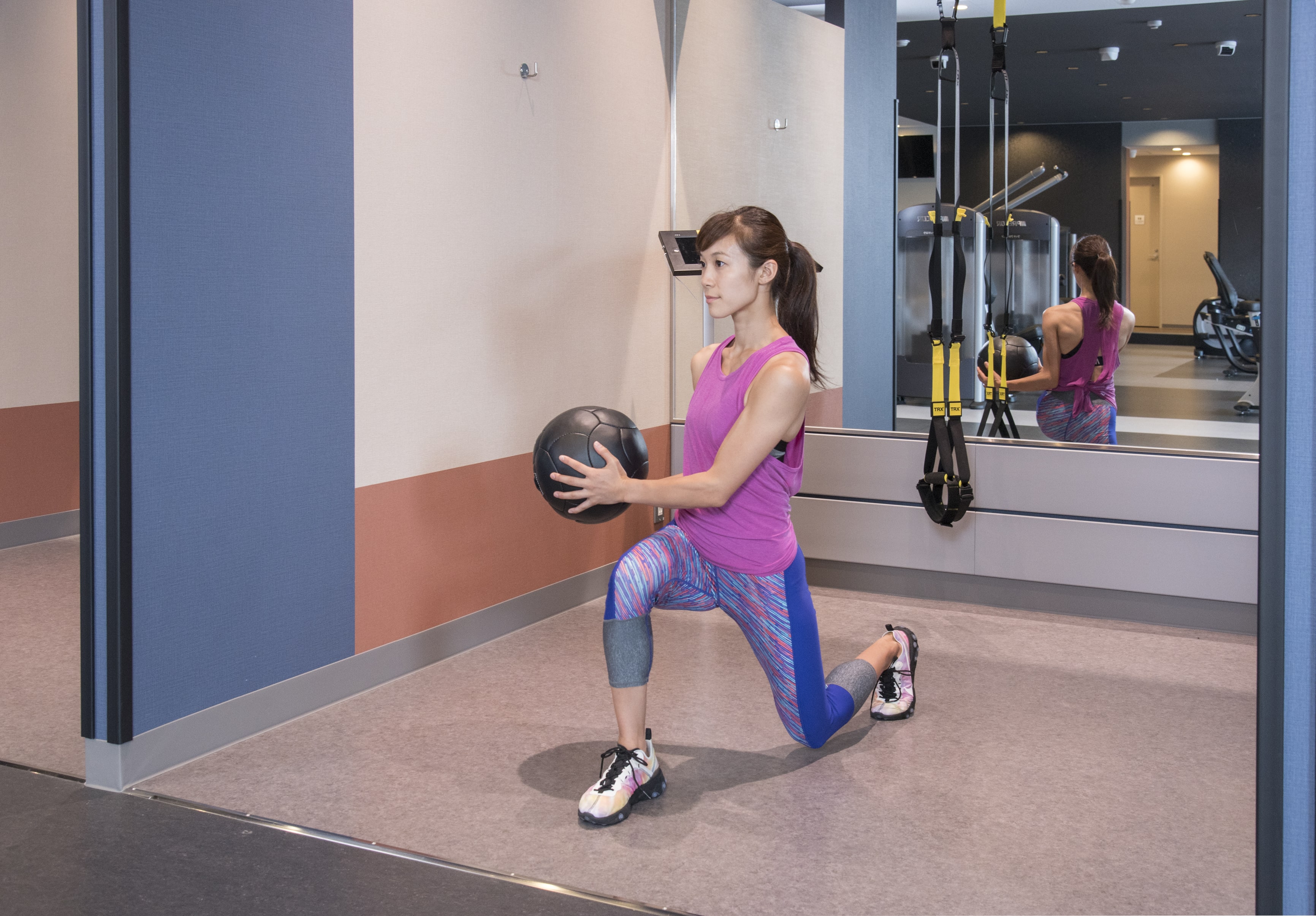 medball lunge twist